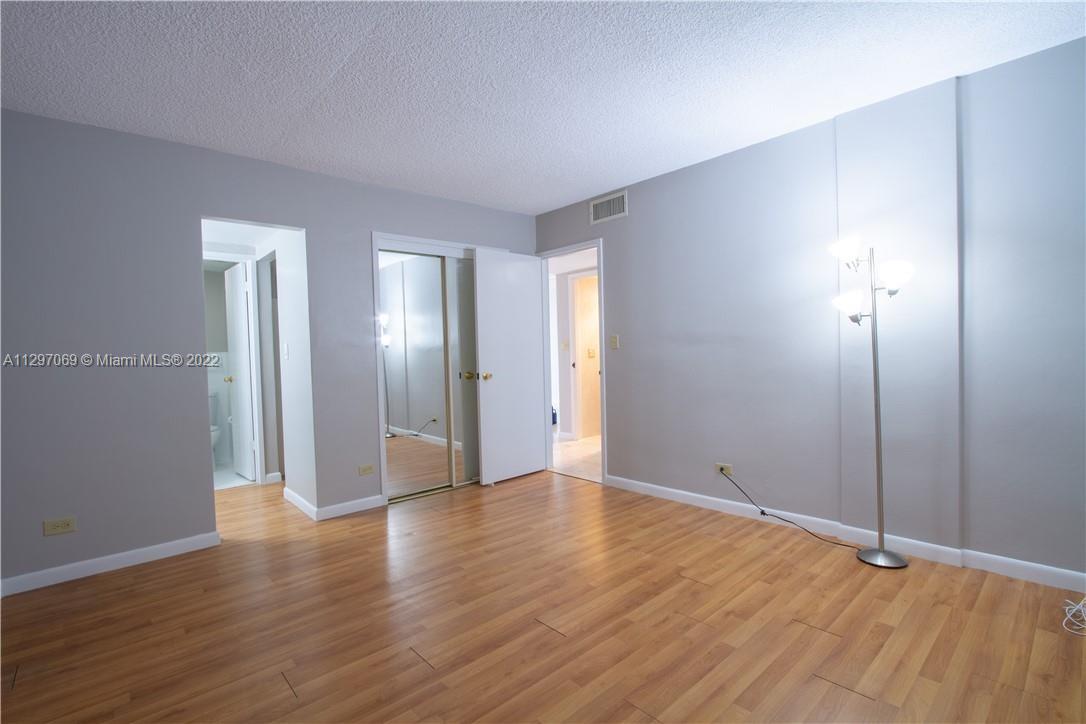 EASTERN SHORES WHITE HOUS - Residential Lease