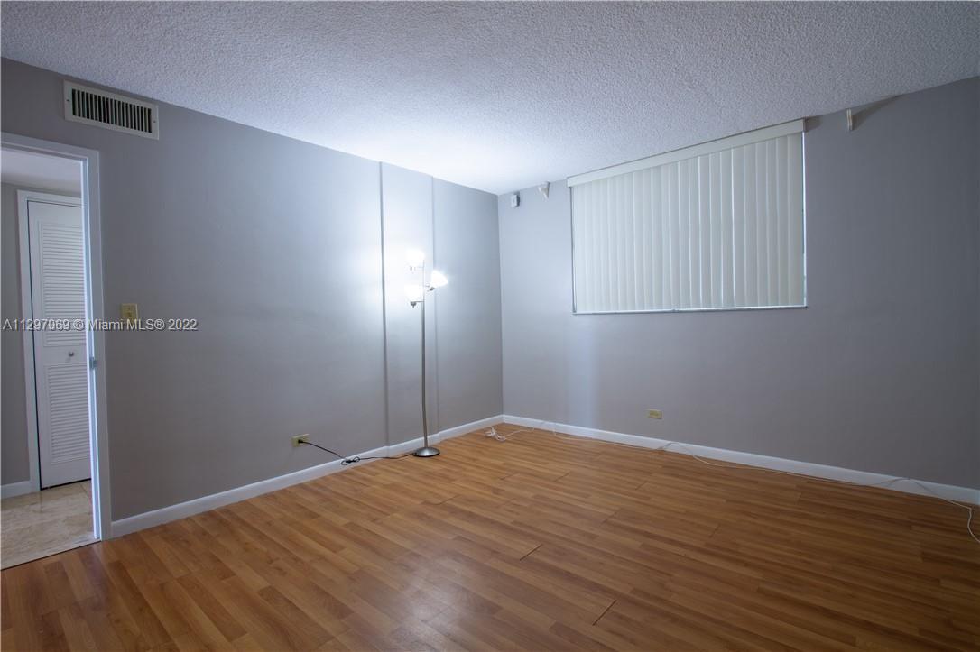 EASTERN SHORES WHITE HOUS - Residential Lease