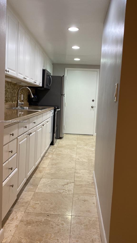 EASTERN SHORES WHITE HOUS - Residential Lease