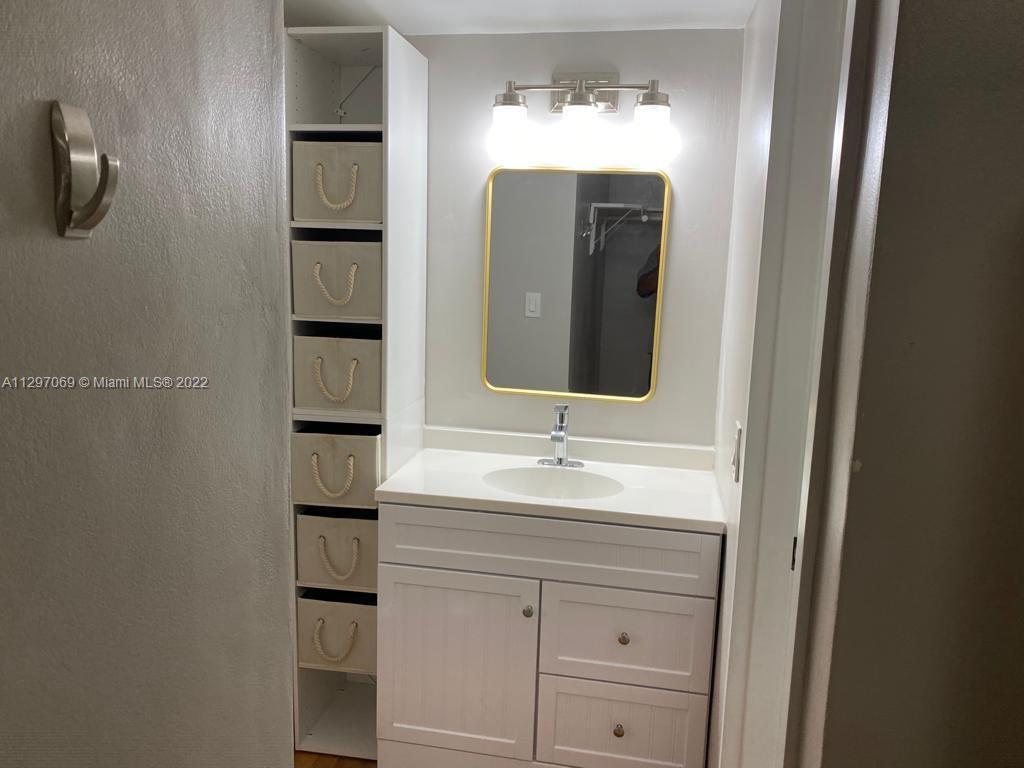 EASTERN SHORES WHITE HOUS - Residential Lease