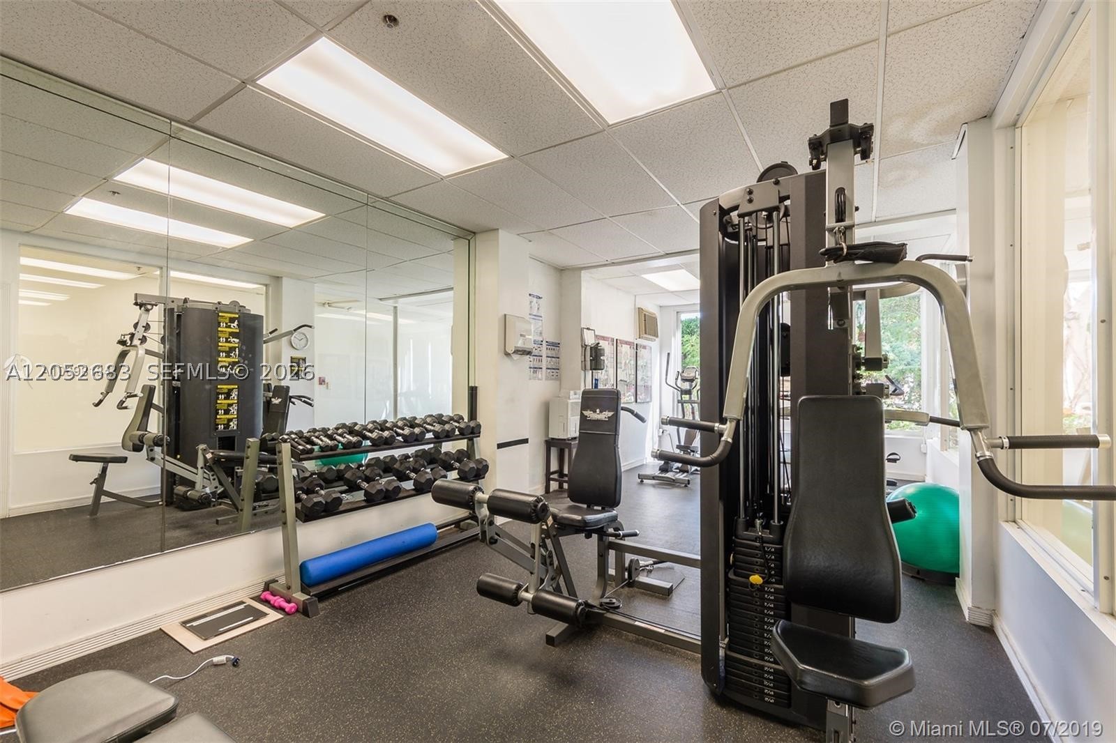 THE MANTELL CONDO - Residential Lease
