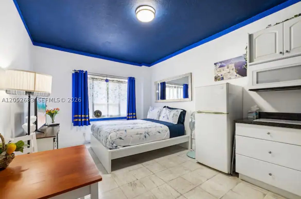 Fully furnished & all equipped studio located in a safe & quiet neighborhood in the heart of South Beach...PERFECT LOCATION! Only 1 block away from the Beach & a few minutes walking distance from Lincoln Road. Walgreens is located only 1 block away, Publix & Fresh Market at 3 minutes driving. ALL AMENITIES are INCLUDED in the HOA (electricity, water, cable, high speed internet with fiber, janitor on site 6 days a week, pool maintenance, landscaping etc...). The condo offers great amenities: large POOL, mini-gym, tropical garden, bike stations, elevator, 24/7 security doors + video cameras etc...