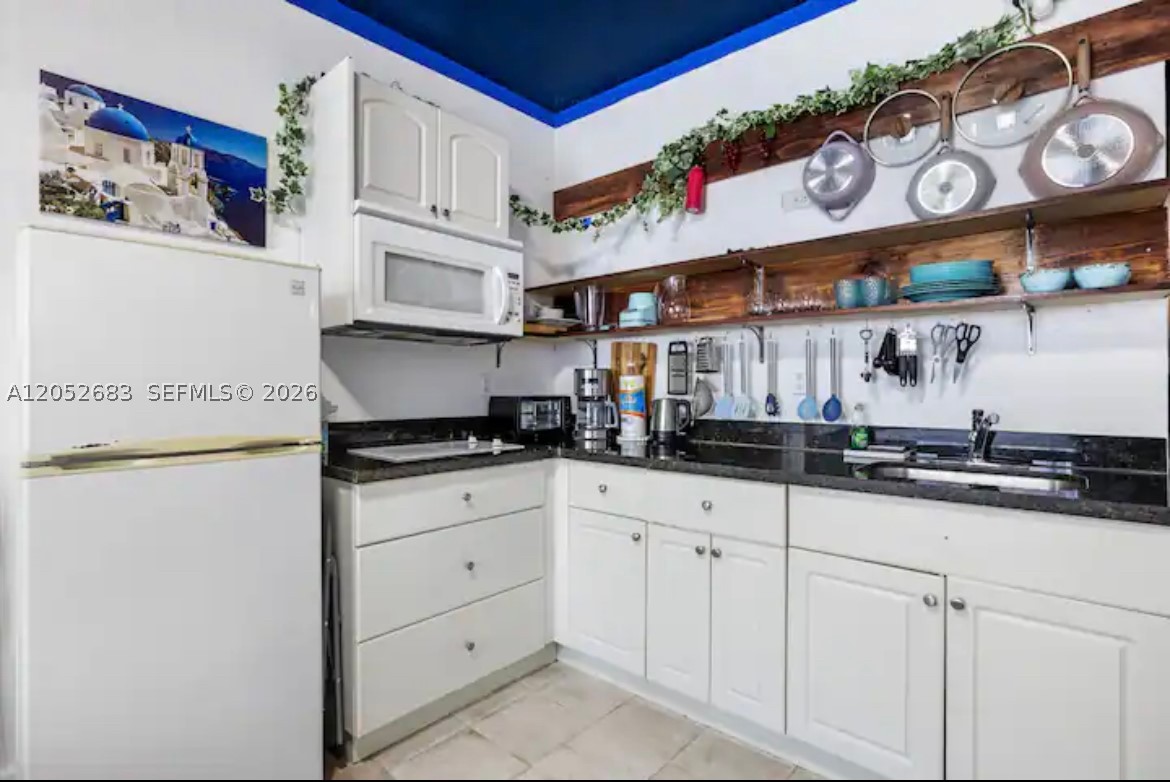 THE MANTELL CONDO - Residential Lease