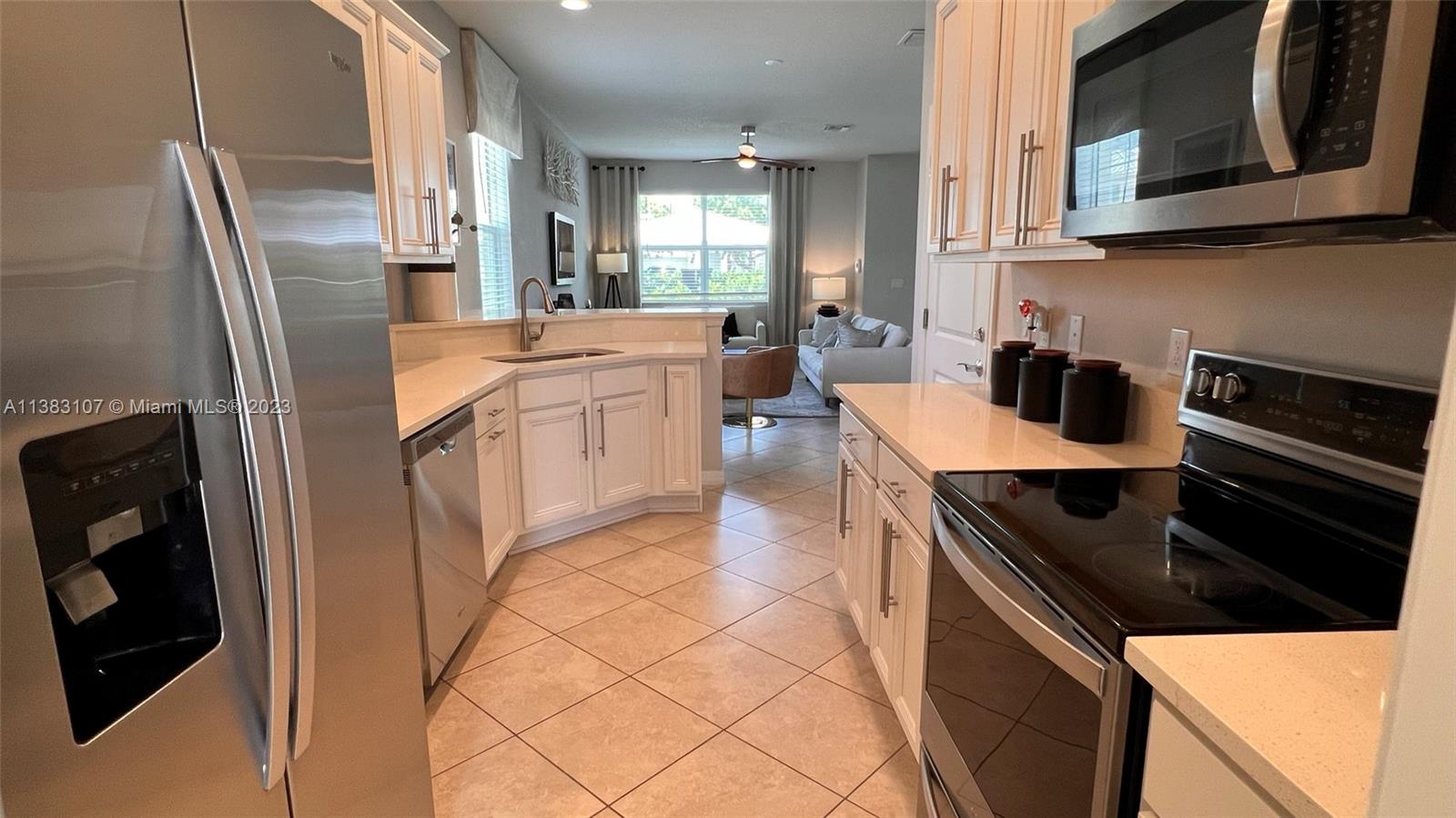 HILLCREST COUNTRY CLUB NO - Residential Lease