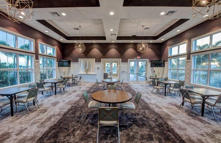 HILLCREST COUNTRY CLUB NO - Residential Lease