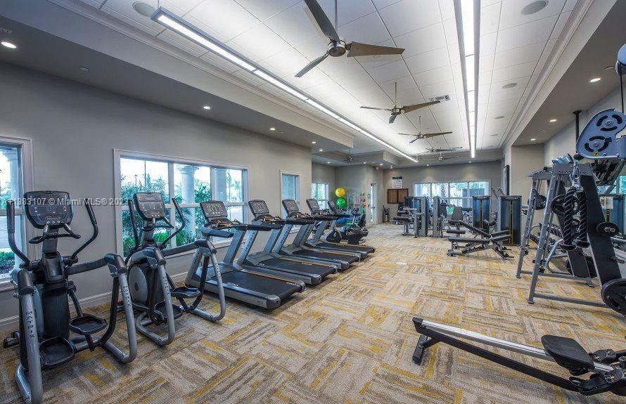HILLCREST COUNTRY CLUB NO - Residential Lease
