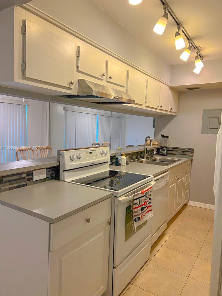 EMBARCADERO CONDO - Residential Lease