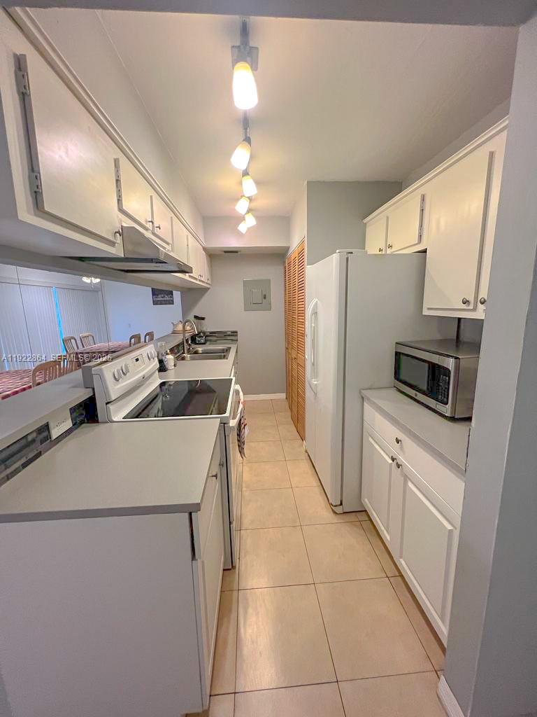 EMBARCADERO CONDO - Residential Lease