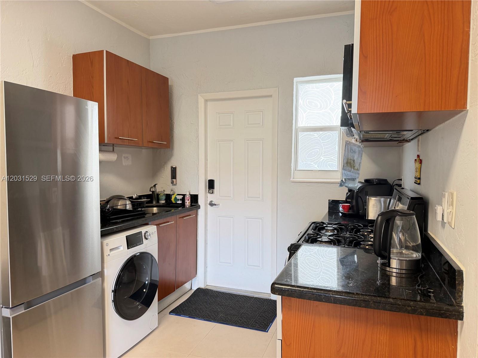 THE BAYLISS CONDO - Residential Lease