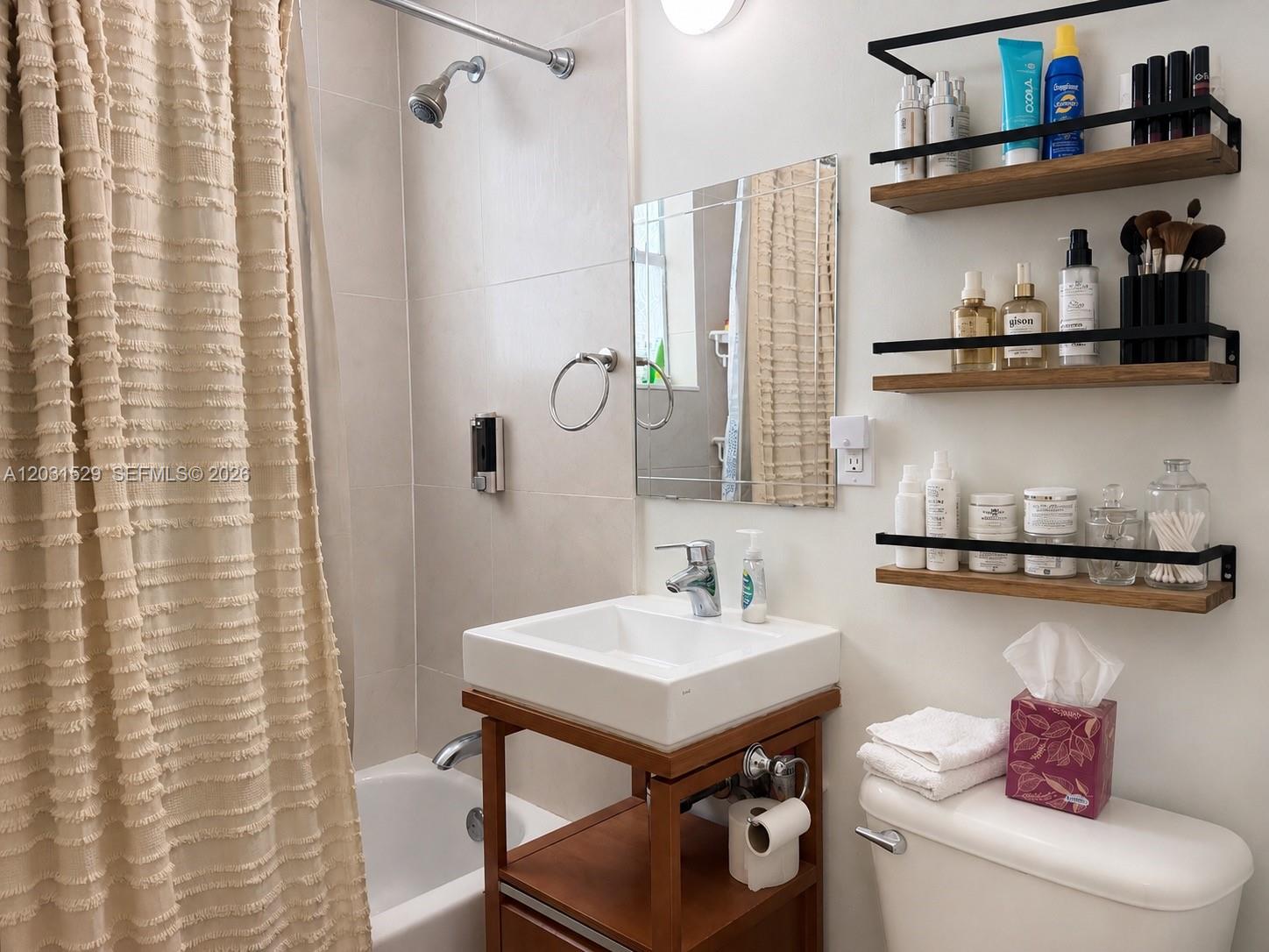 THE BAYLISS CONDO - Residential Lease
