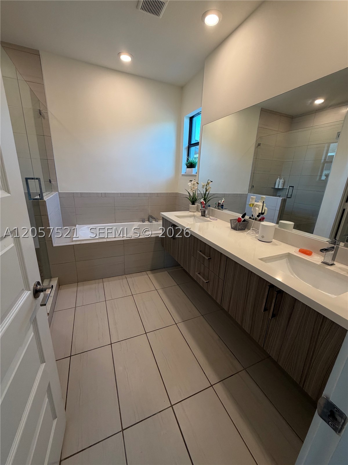 GRAND BAY SOUTH ESTATES - Residential