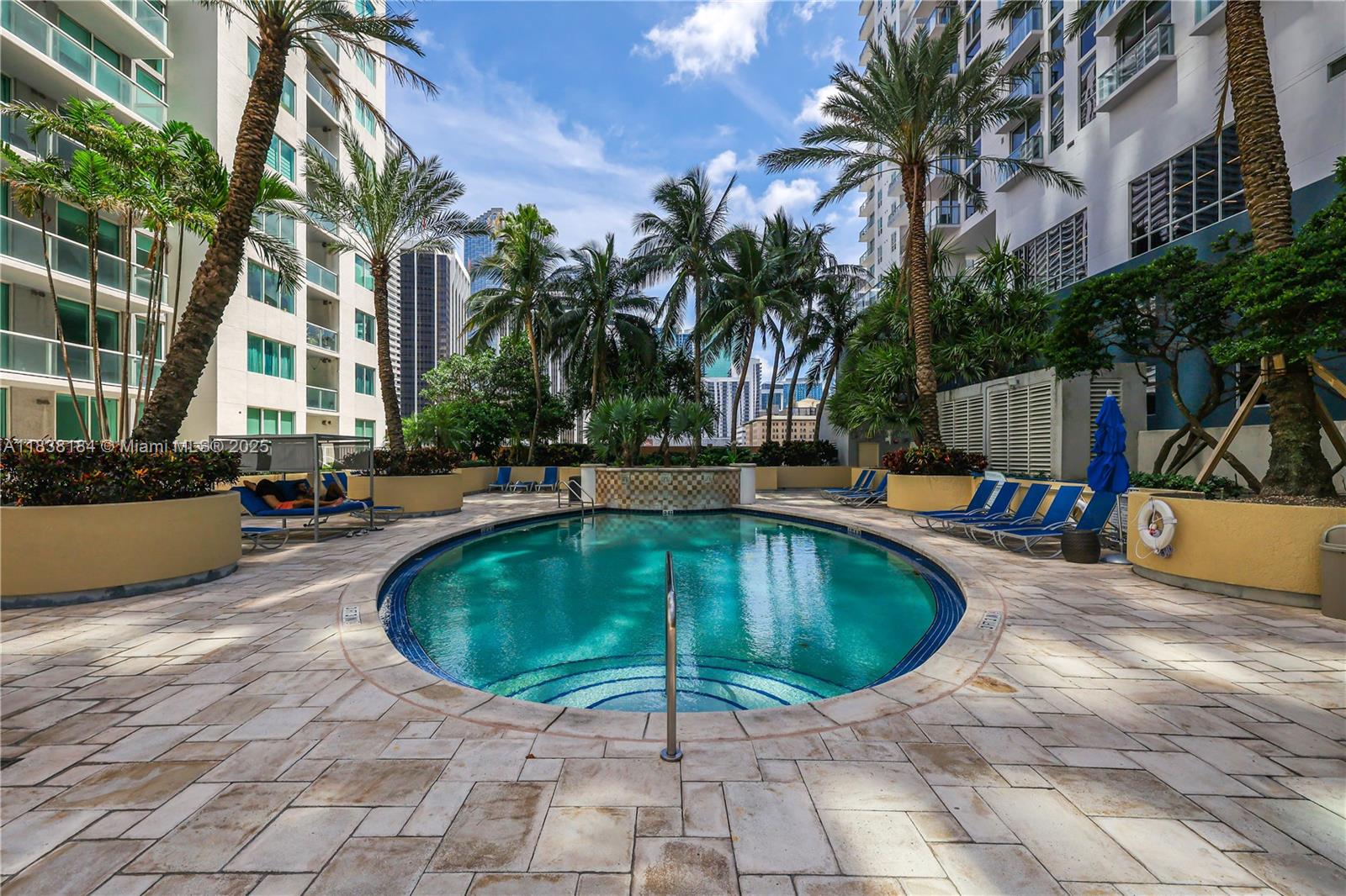 VIZCAYNE SOUTH CONDO - Residential