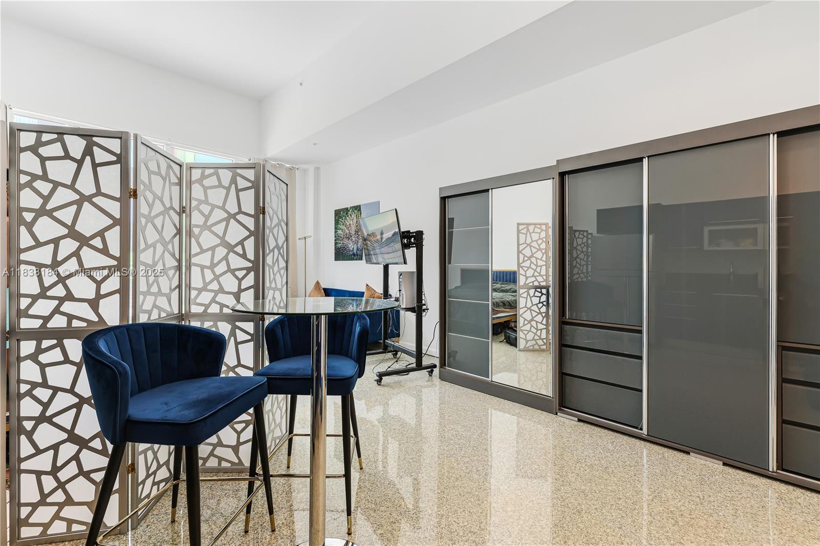 VIZCAYNE SOUTH CONDO - Residential
