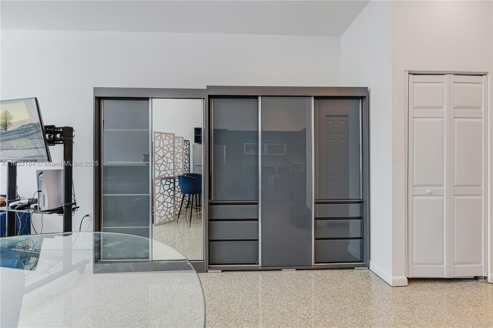 VIZCAYNE SOUTH CONDO - Residential