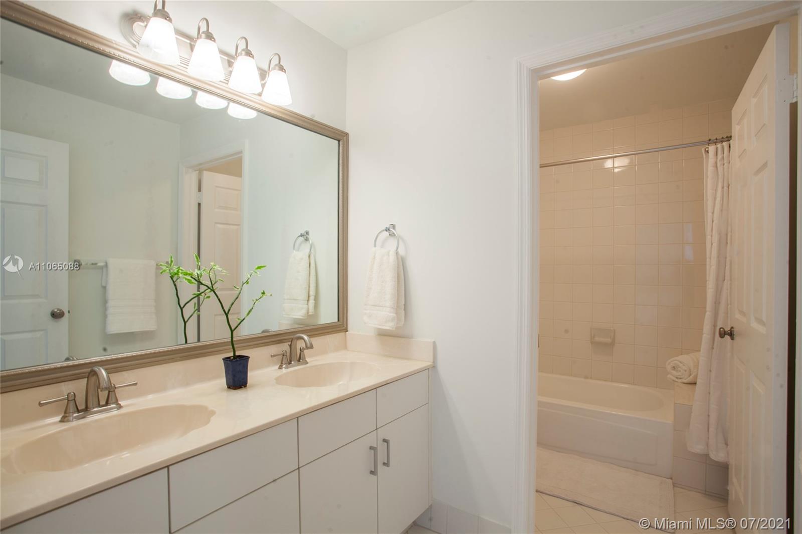 DORAL GLEN - Residential Lease