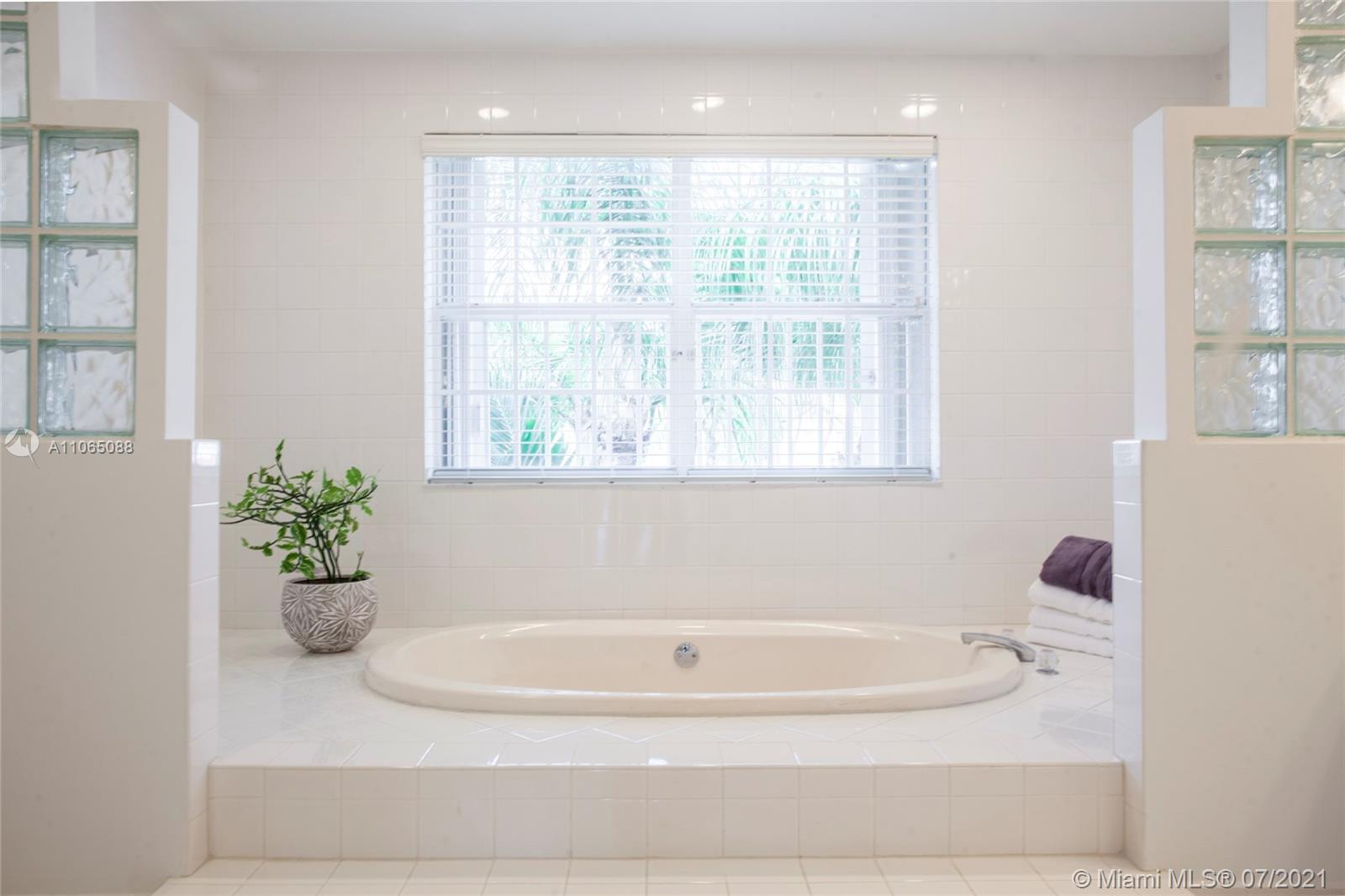 DORAL GLEN - Residential Lease