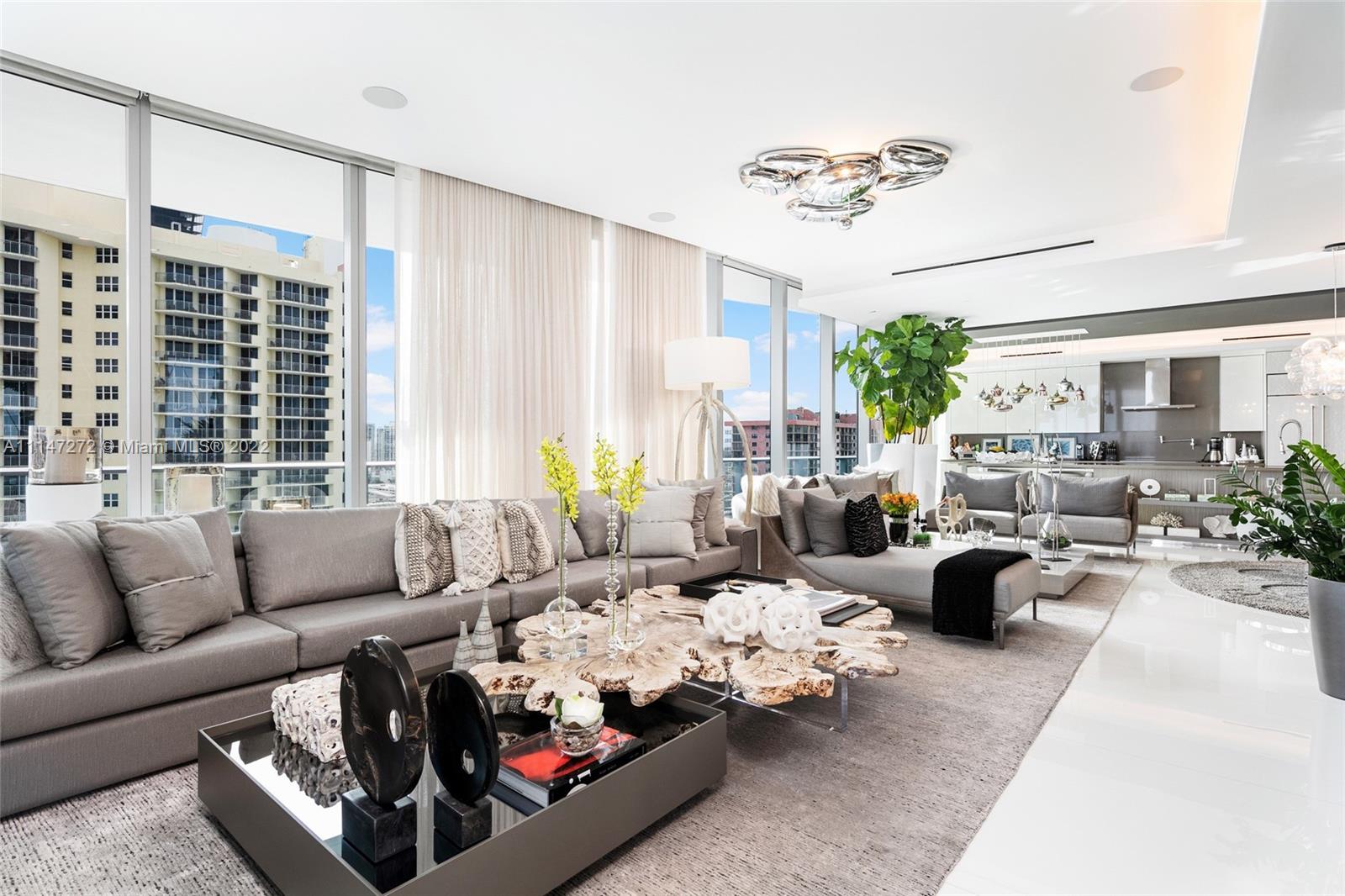 CHATEAU BEACH - Residential