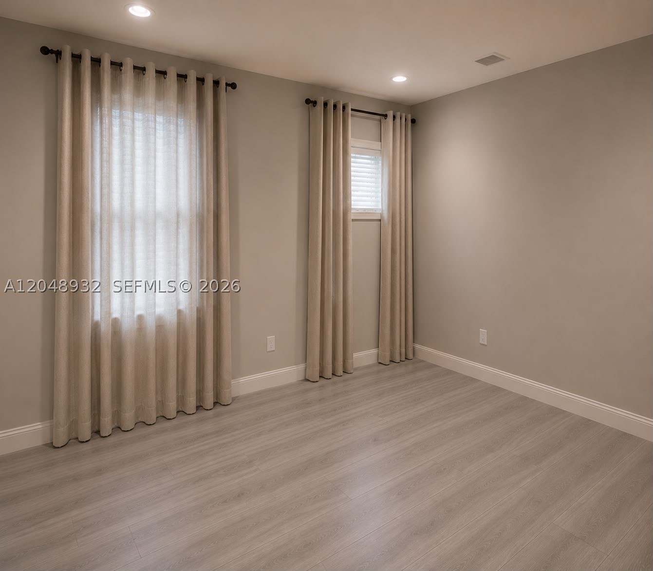CONTRY LAKES MOBILE HOME - Residential