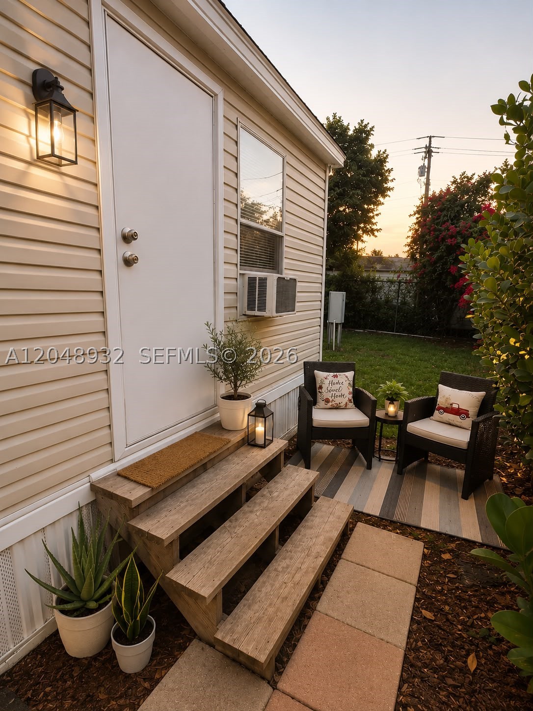CONTRY LAKES MOBILE HOME - Residential
