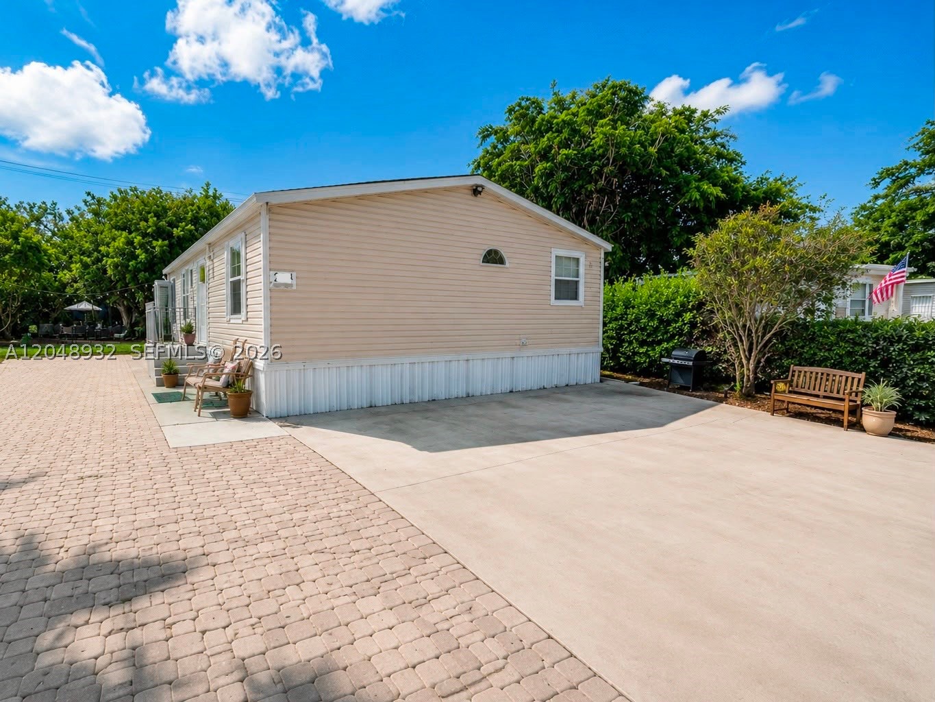 CONTRY LAKES MOBILE HOME - Residential