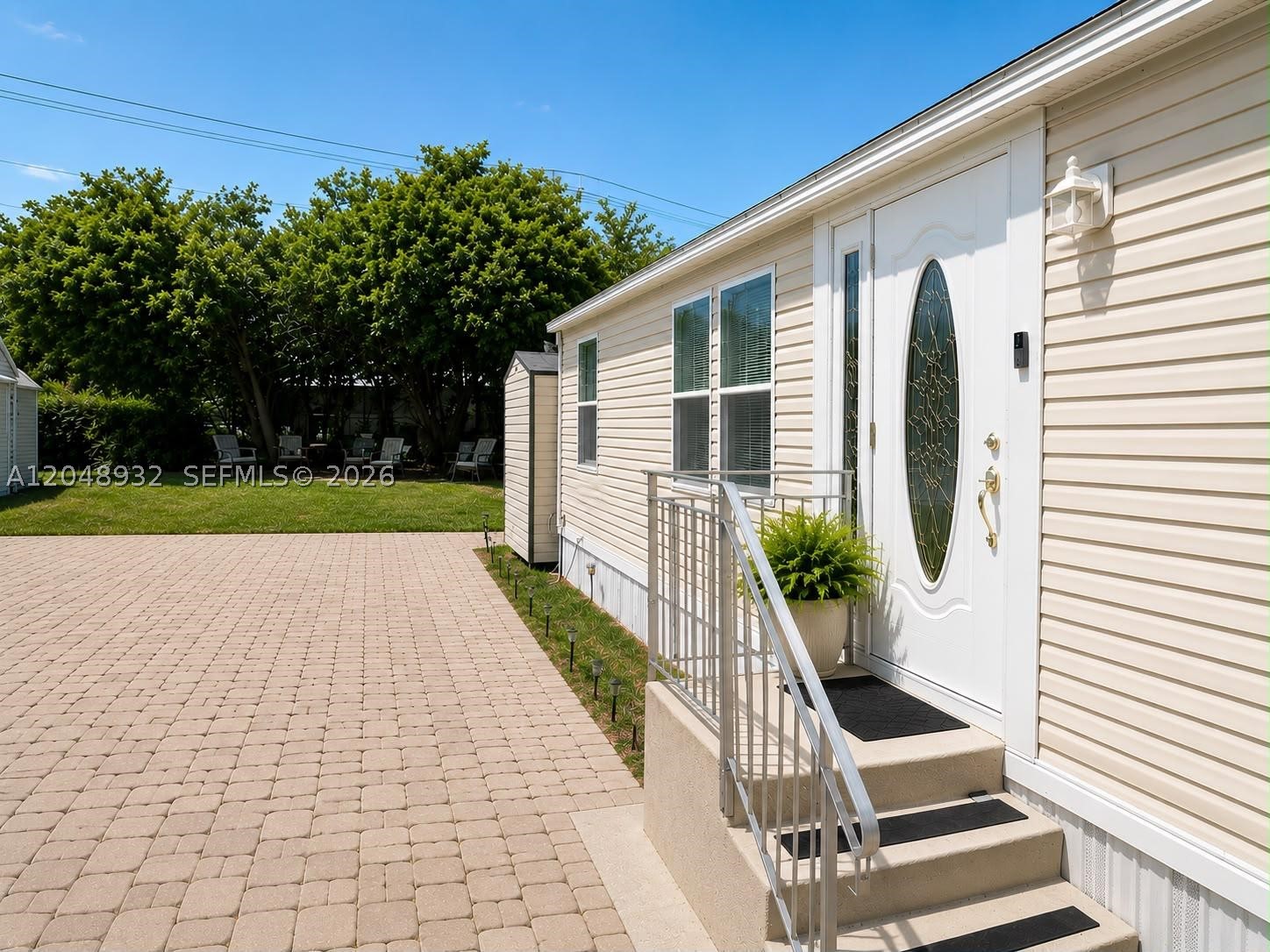 CONTRY LAKES MOBILE HOME - Residential