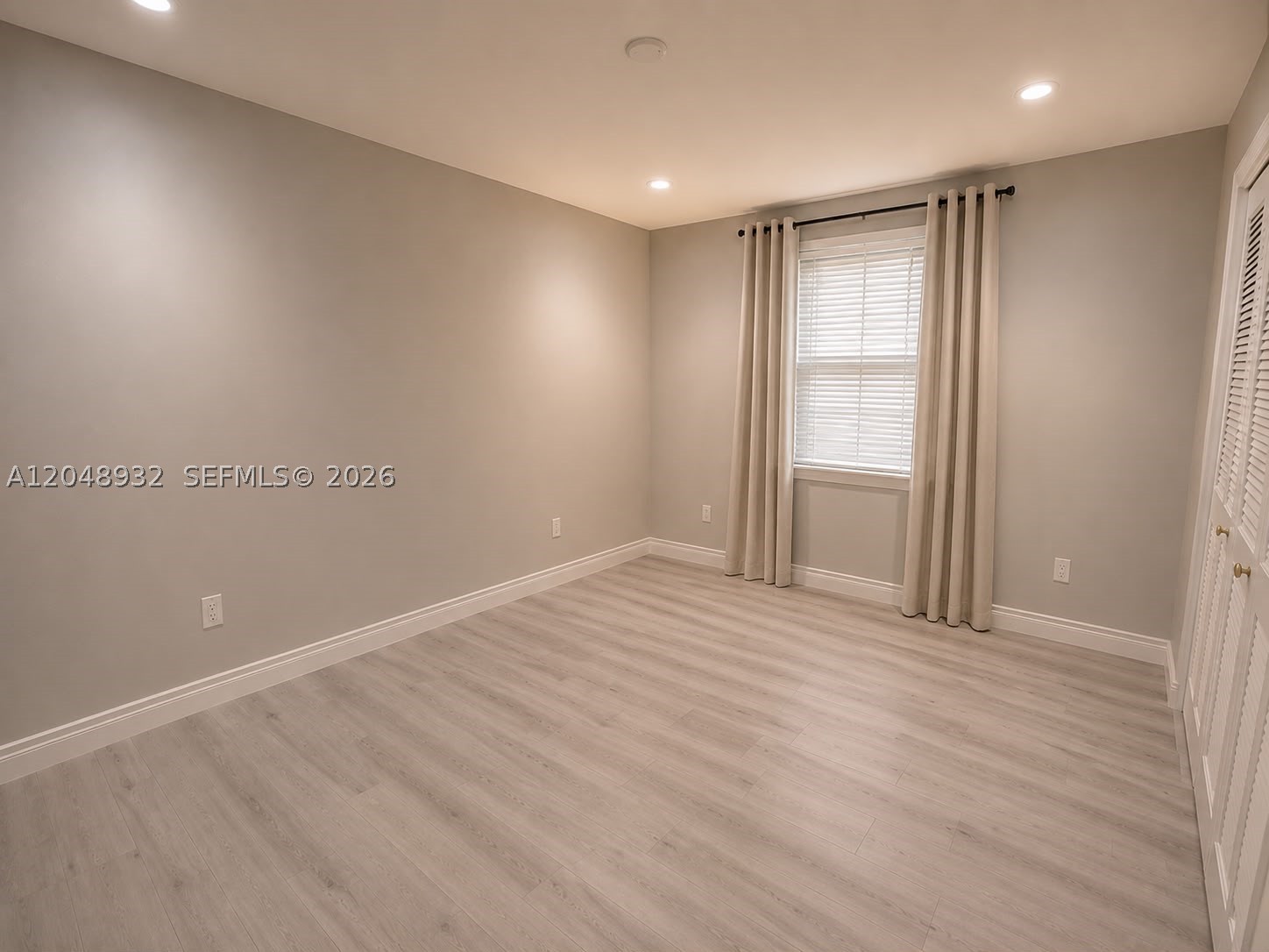 CONTRY LAKES MOBILE HOME - Residential