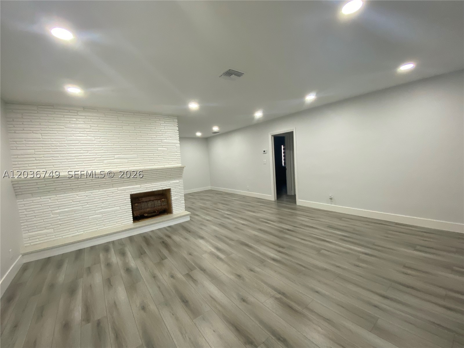 NORTH HOLLYWOOD - Residential Lease