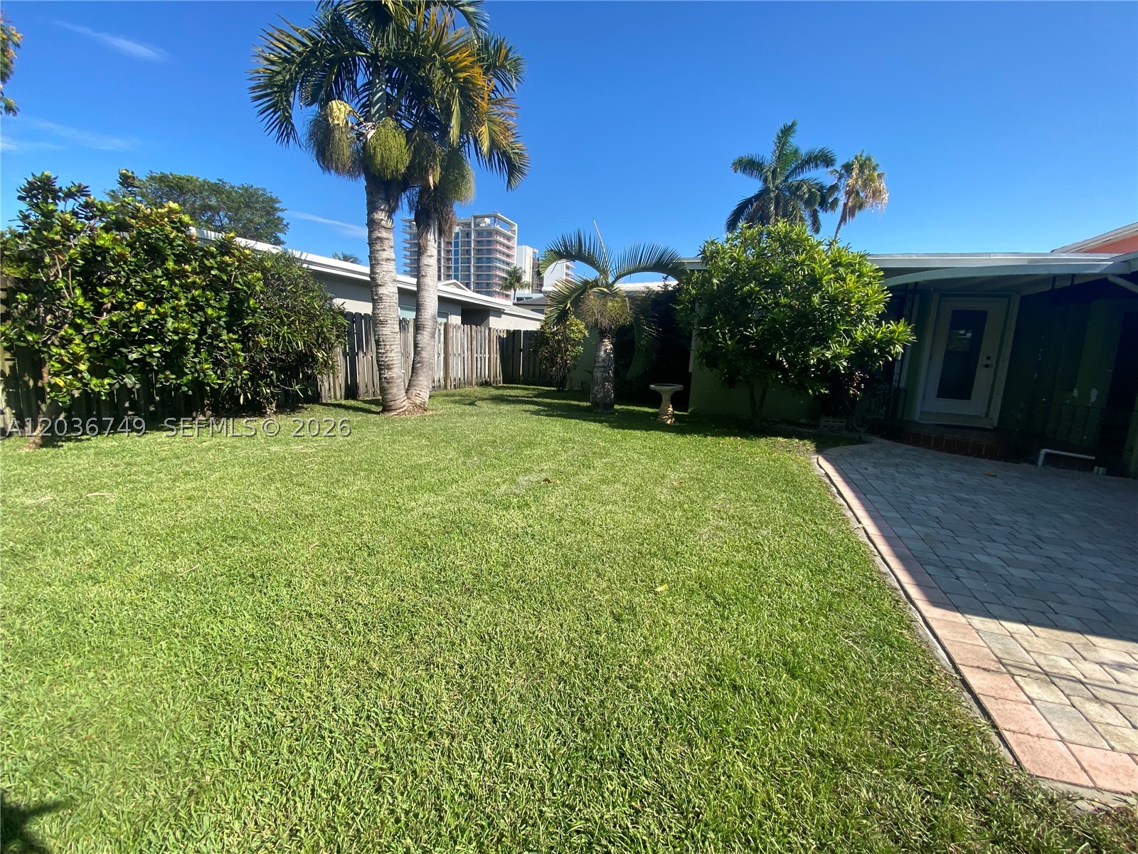 NORTH HOLLYWOOD - Residential Lease