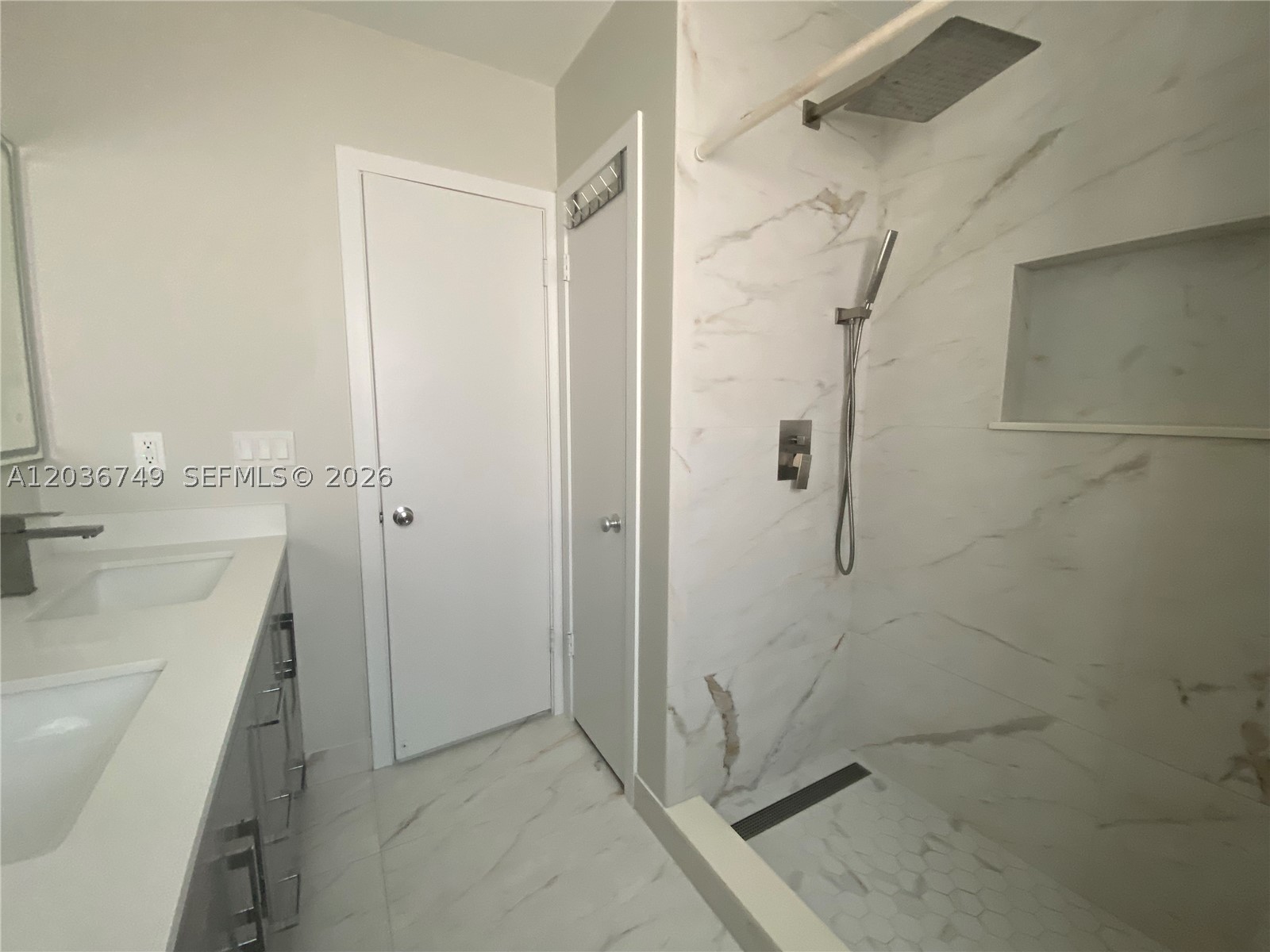 NORTH HOLLYWOOD - Residential Lease