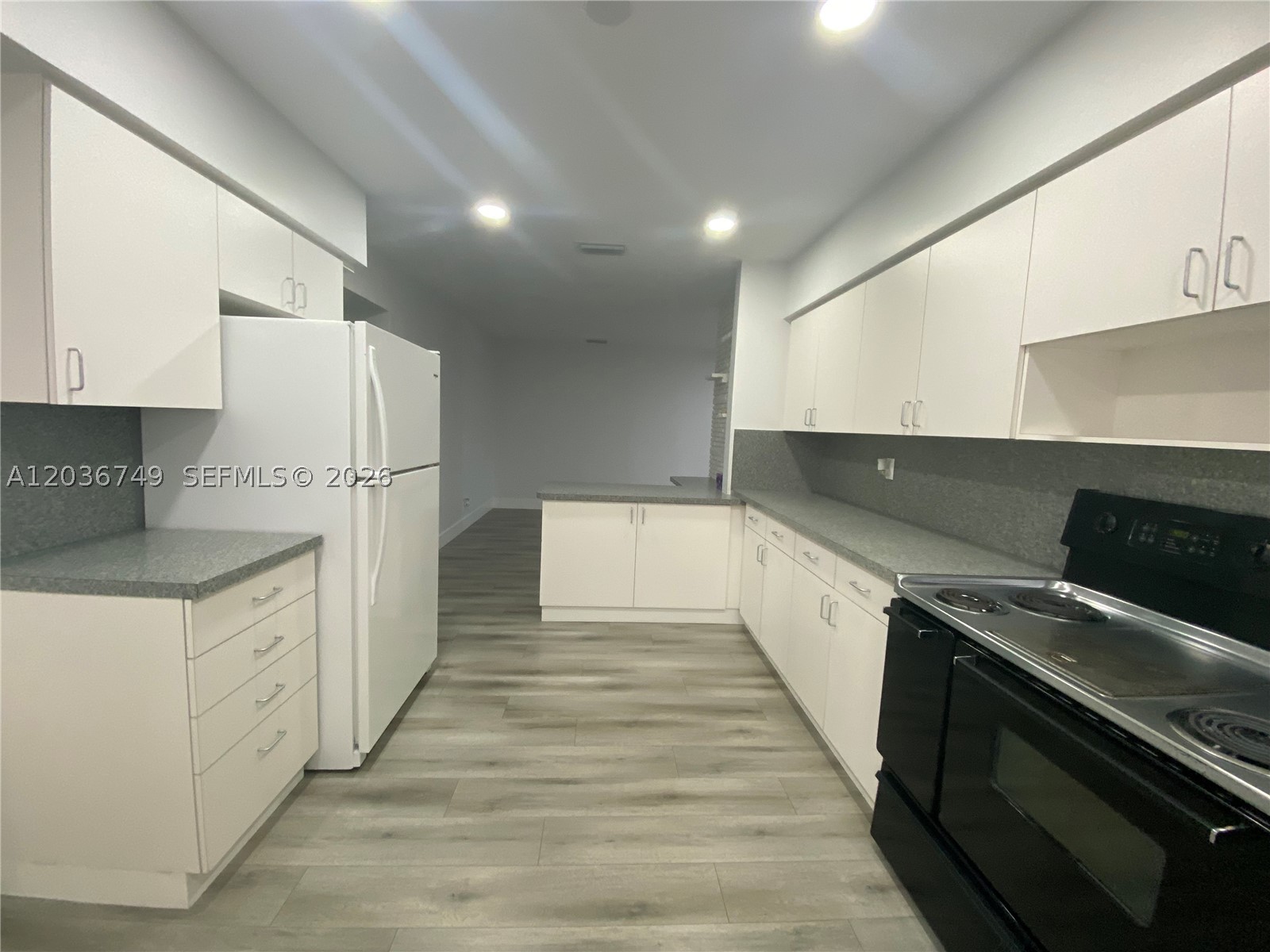 NORTH HOLLYWOOD - Residential Lease