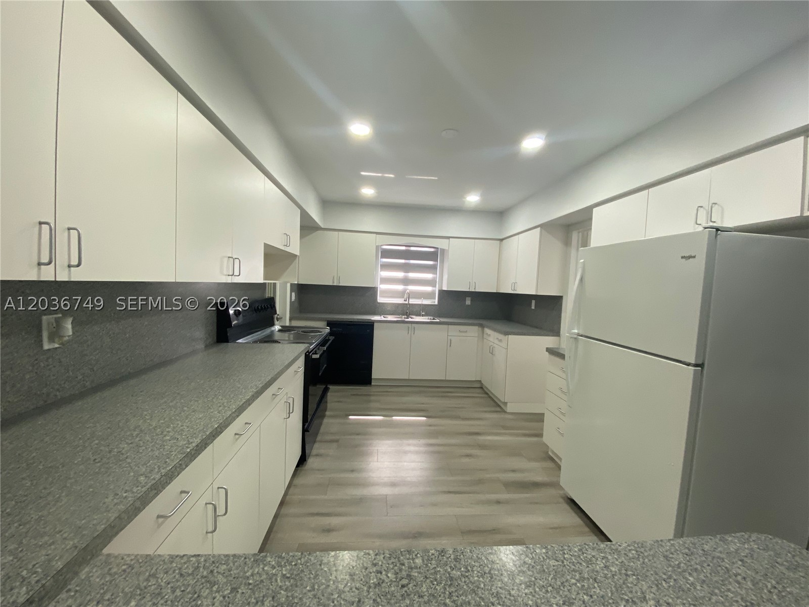 NORTH HOLLYWOOD - Residential Lease
