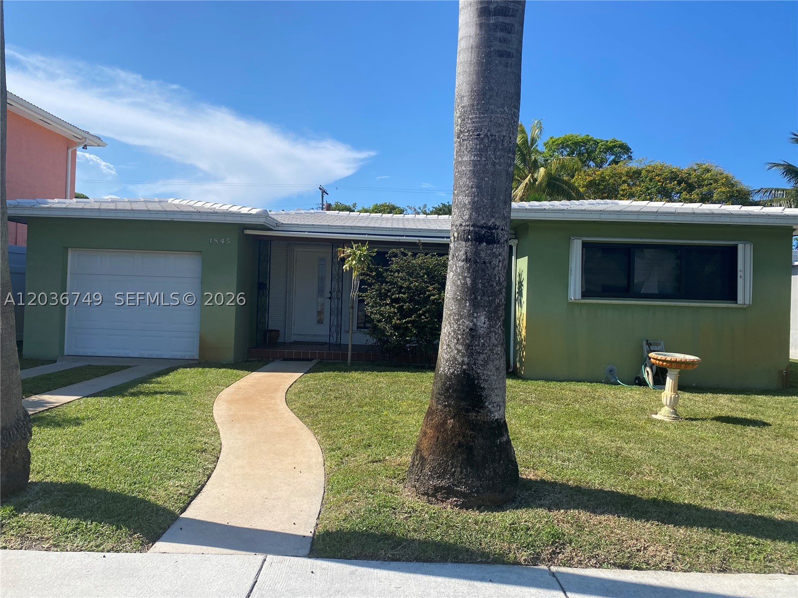 NORTH HOLLYWOOD - Residential Lease