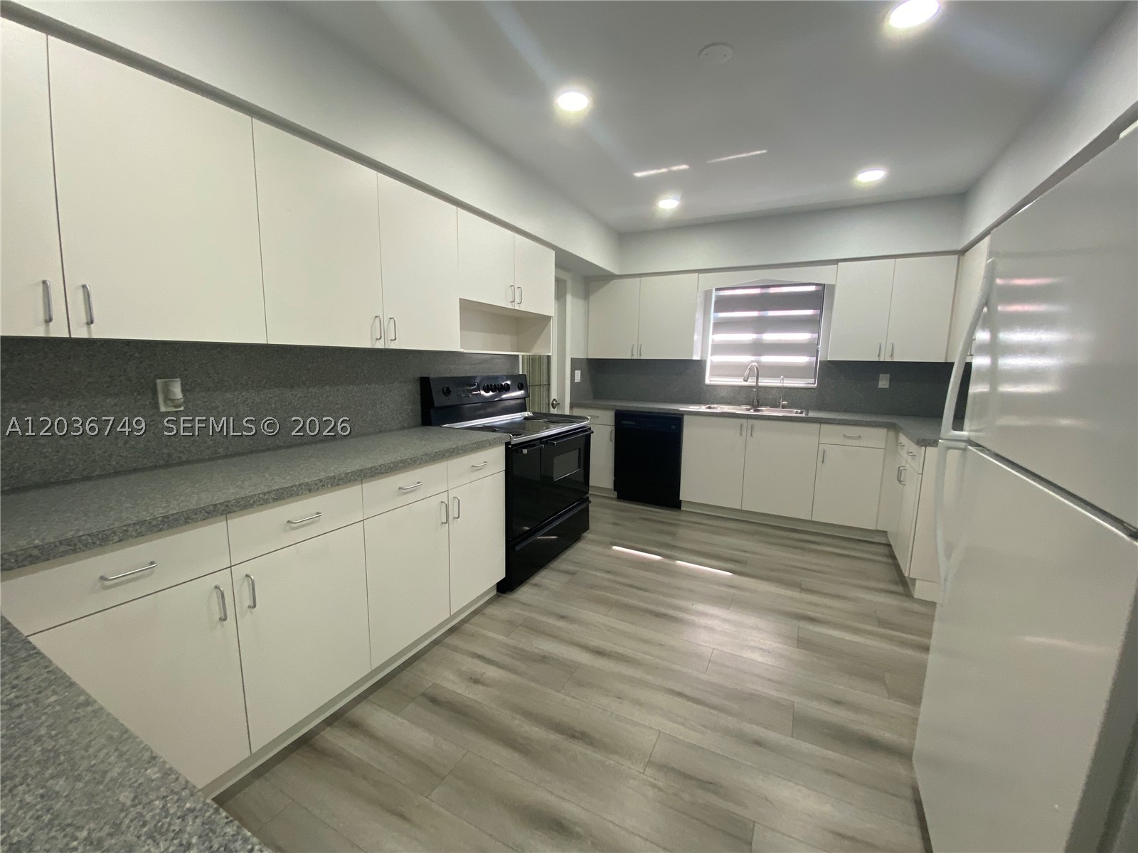 NORTH HOLLYWOOD - Residential Lease