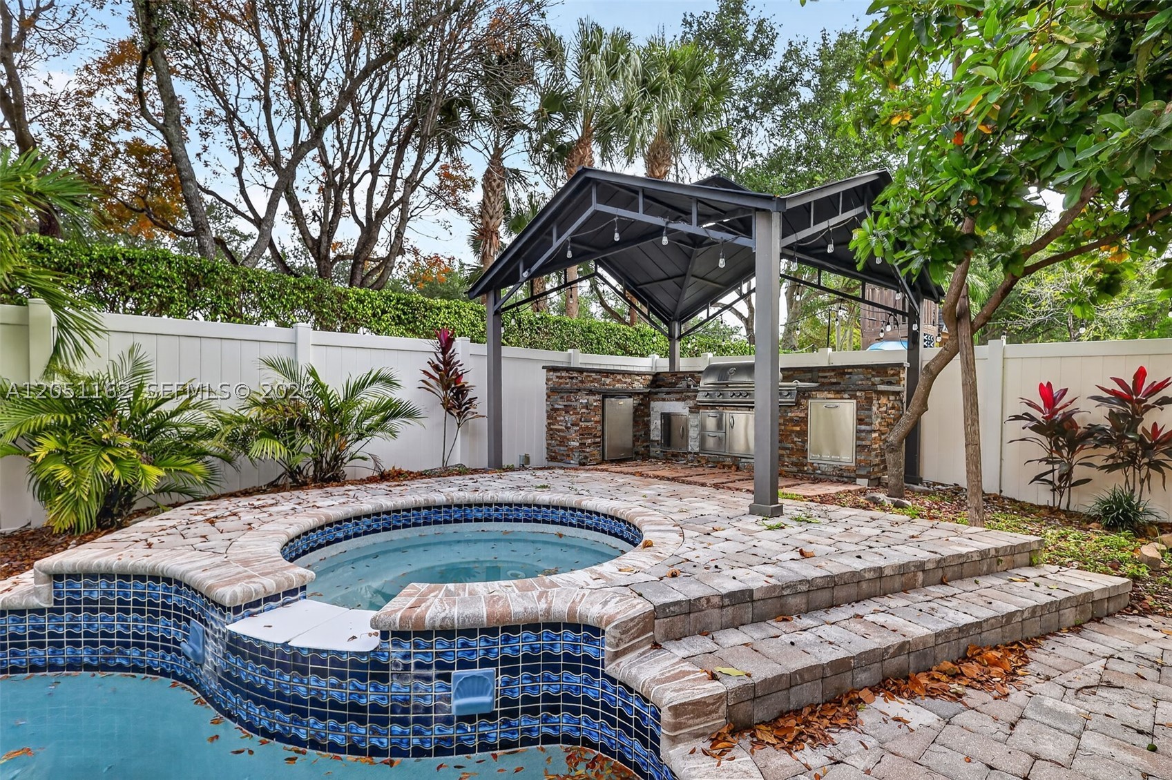 RIVIERA ISLES II - Residential
