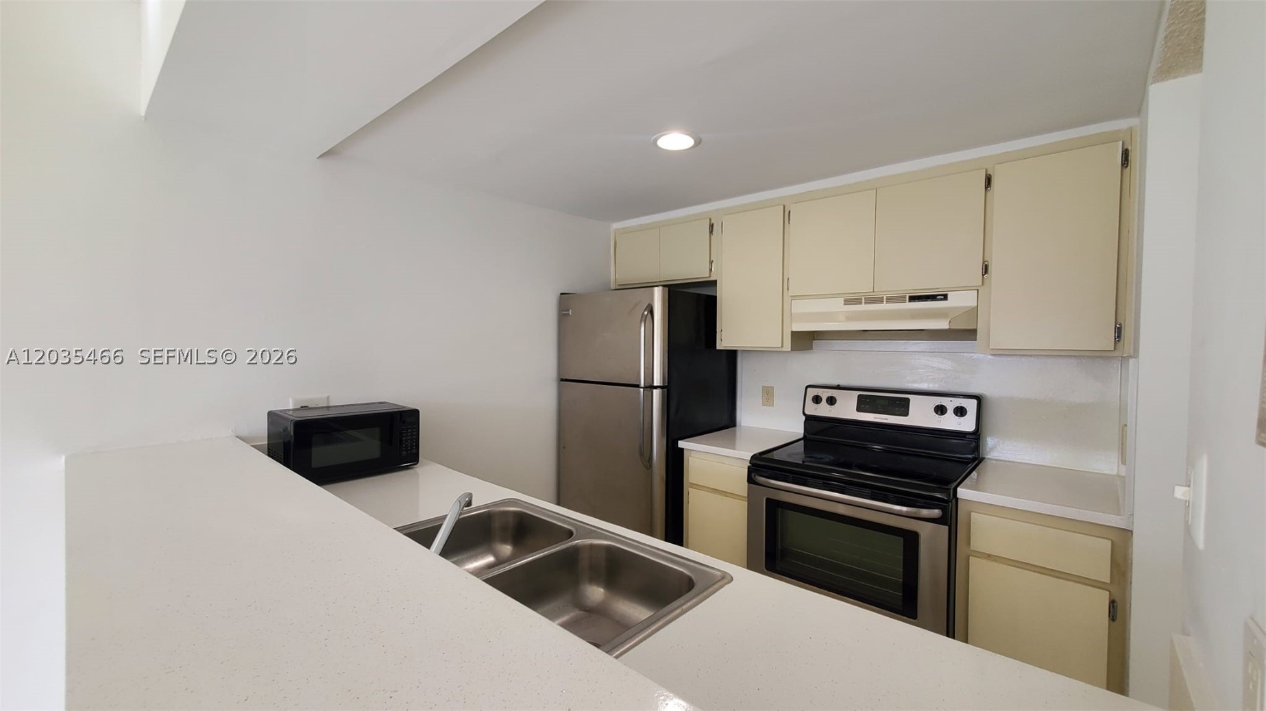 LAS VISTAS AT DORAL CONDO - Residential Lease