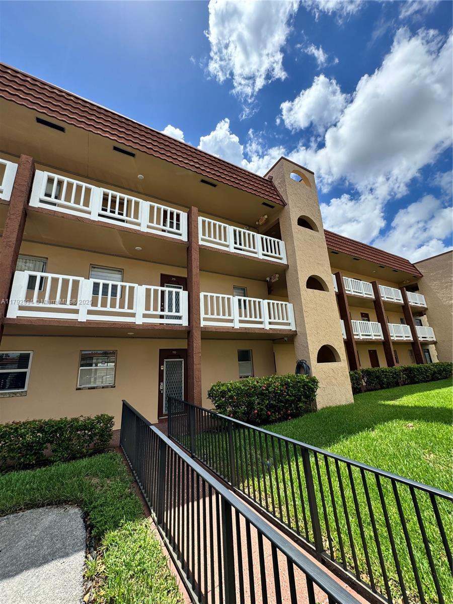 SUNRISE LAKES 90 CONDO - Residential