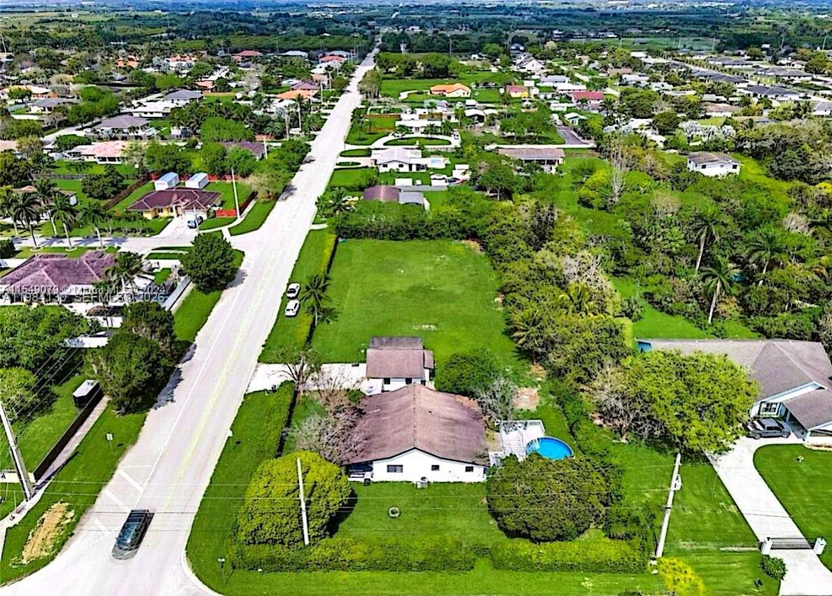Welcome to your private oasis ! Nestled on 1.07 acres of beautiful spacious land. This lovely 3-bedroom , 2-bathromm home offers the perfect blend of comfort rt and open space. Ideal for those seeking tranquility ,outdoor living and endless possibilities . Don't miss this unique gem!!
