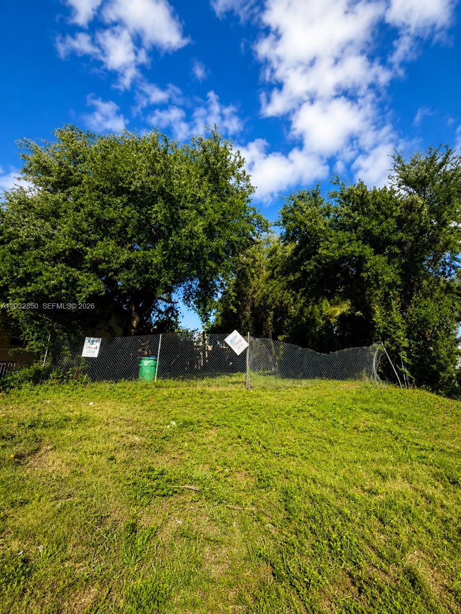 MIAMI AVE SUB - Land