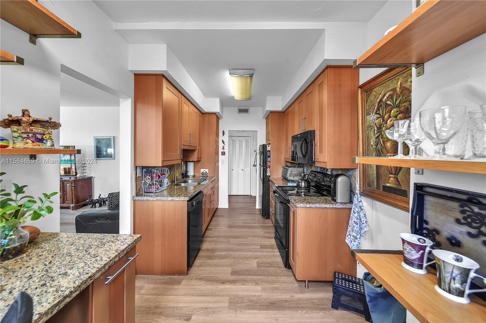 HILLCREST EAST NO 22 COND - Residential