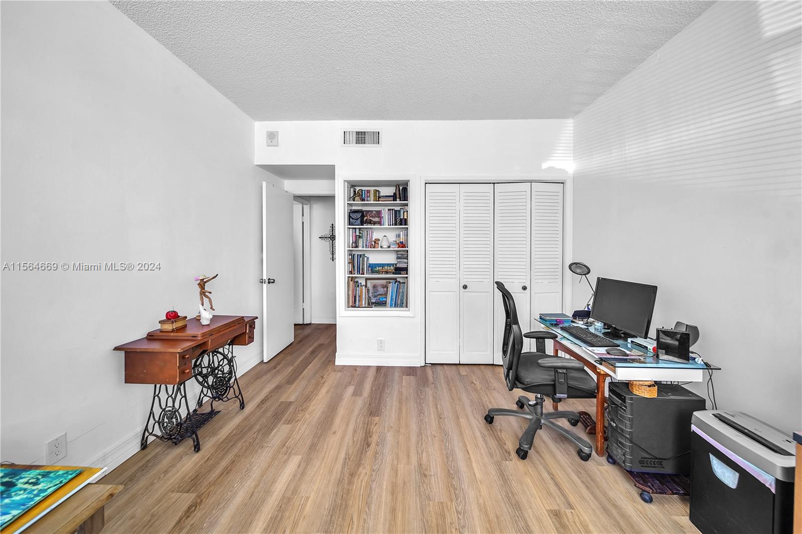 HILLCREST EAST NO 22 COND - Residential