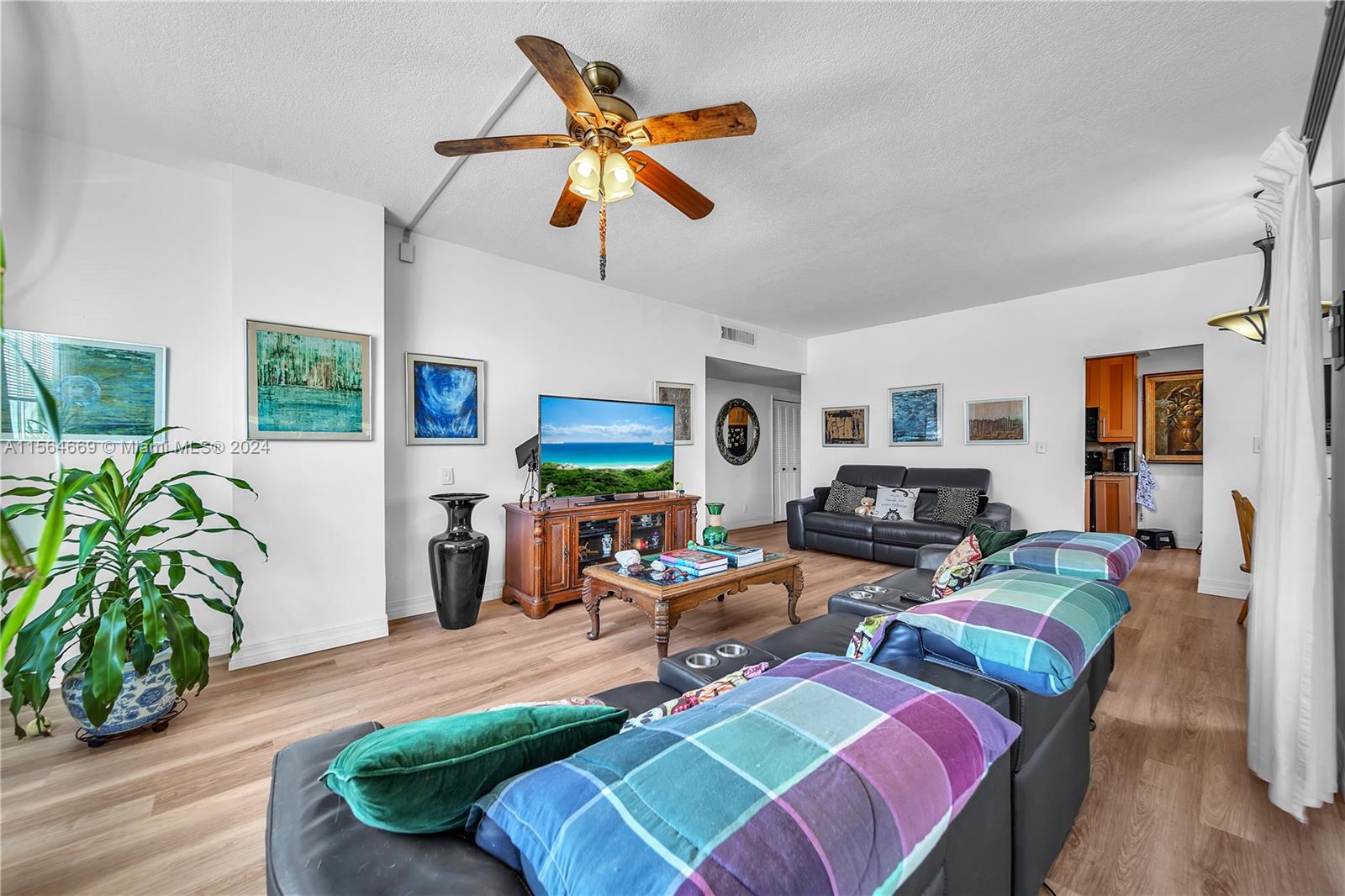 HILLCREST EAST NO 22 COND - Residential