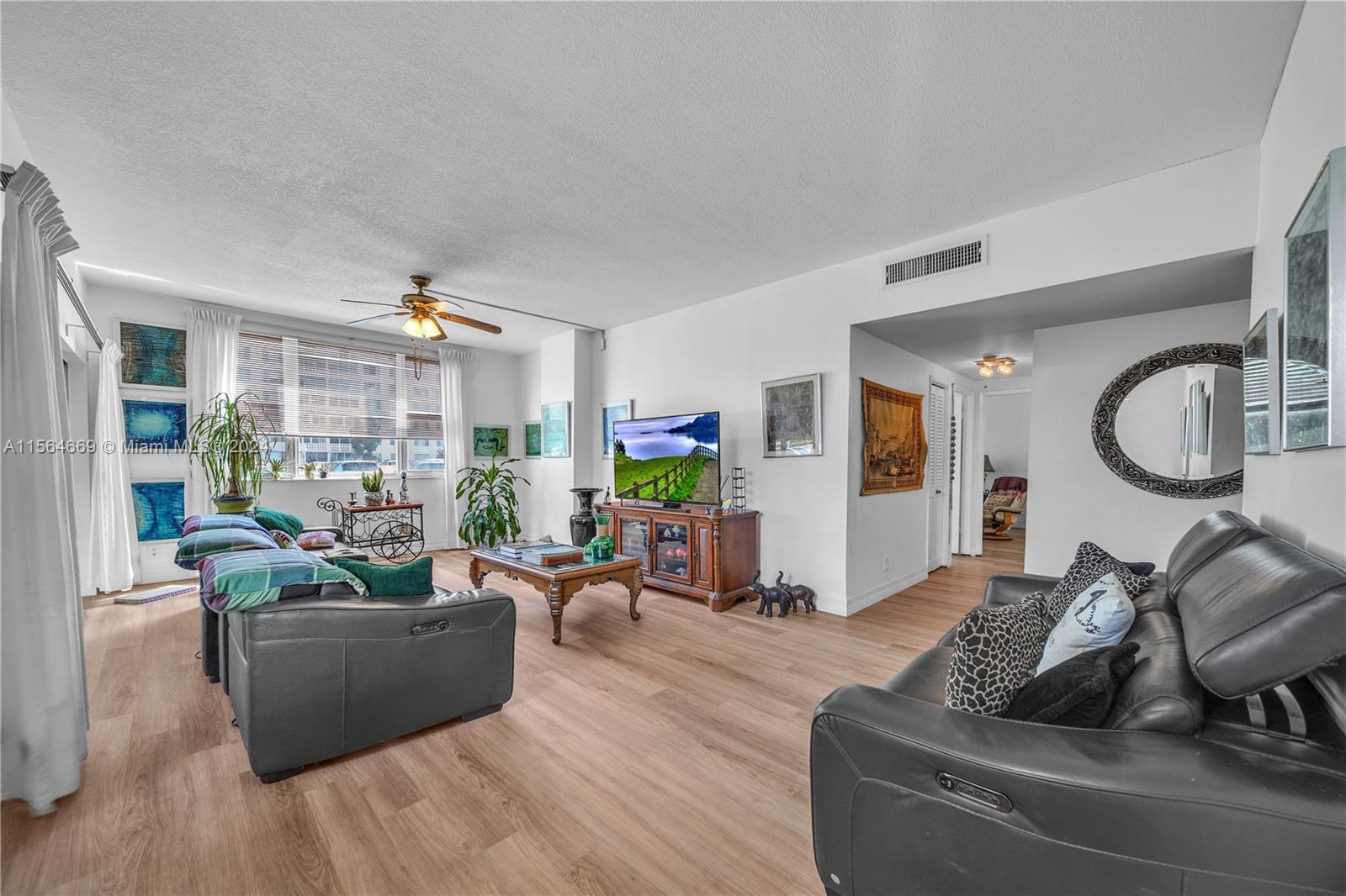 HILLCREST EAST NO 22 COND - Residential