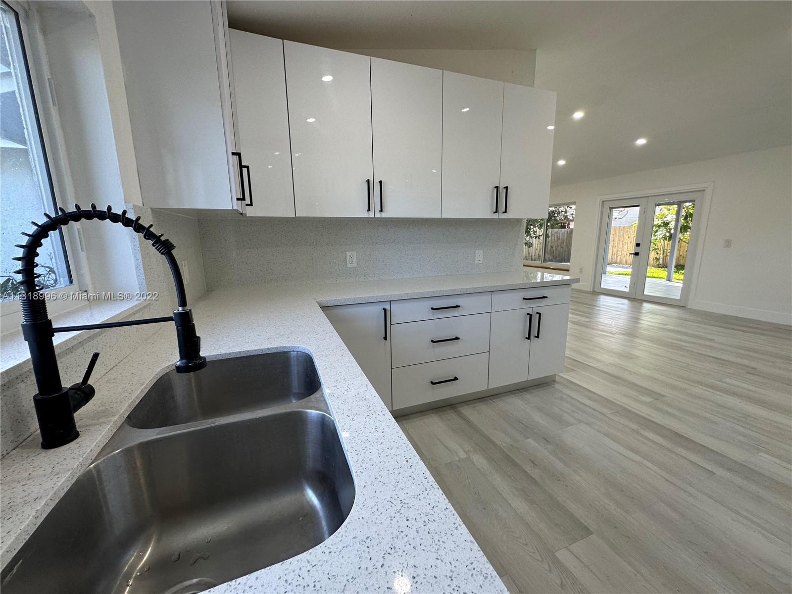 SAN SEBASTIAN UNIT NO 5 - Residential