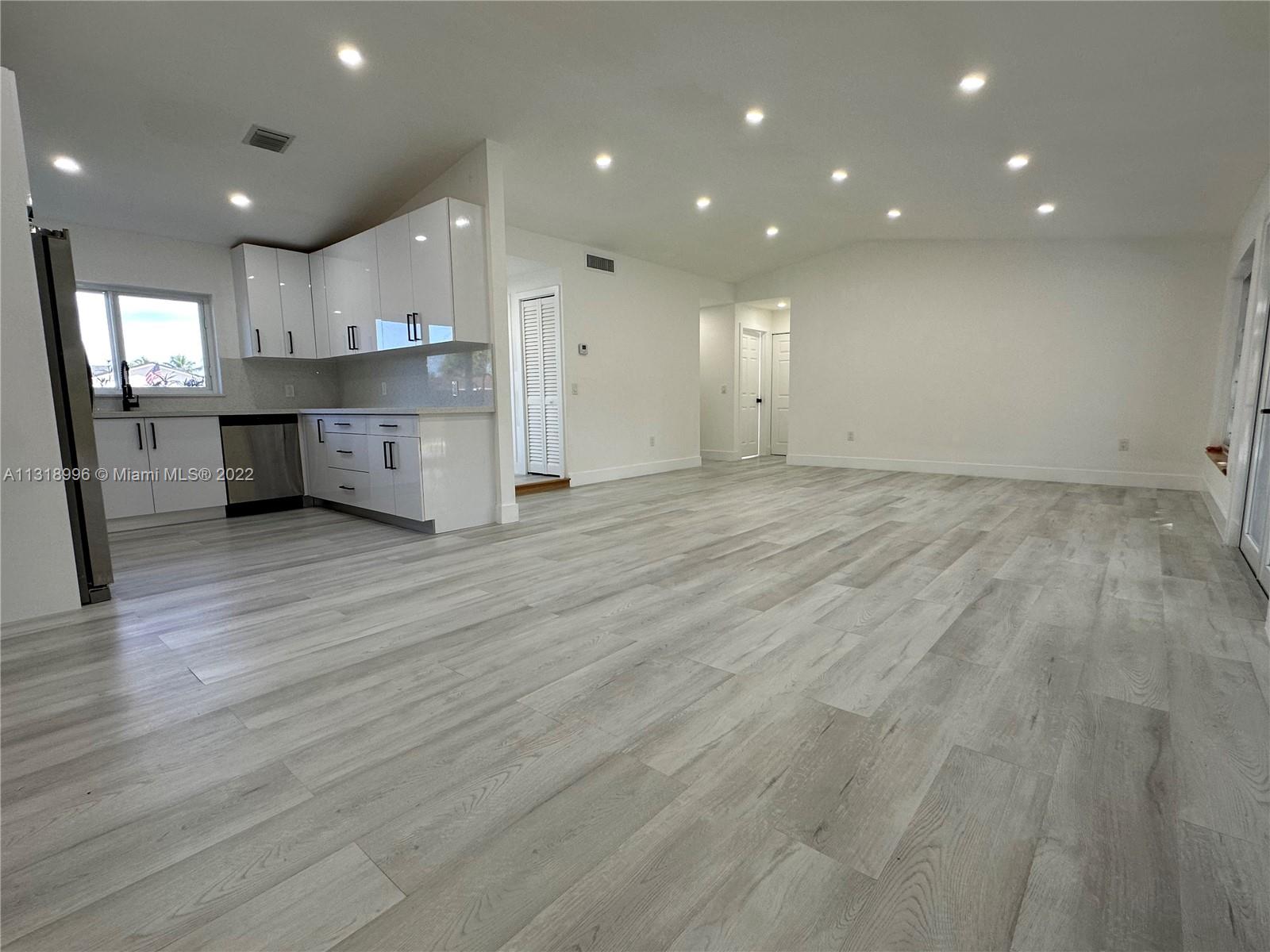 SAN SEBASTIAN UNIT NO 5 - Residential