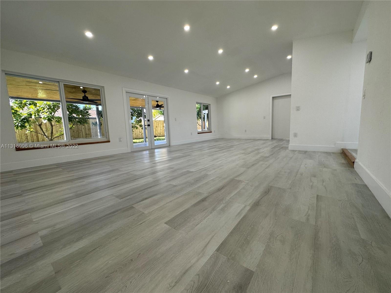 SAN SEBASTIAN UNIT NO 5 - Residential