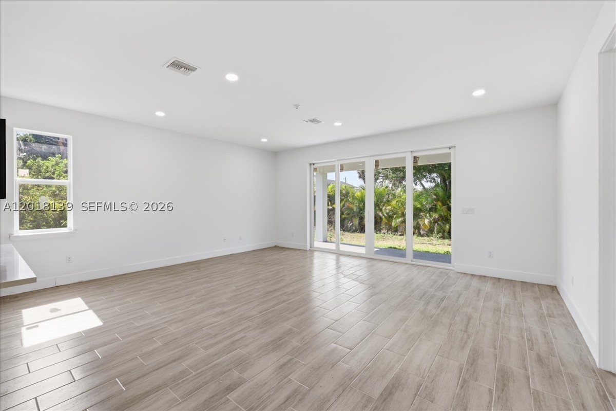 ROTONDA LAKES - Residential