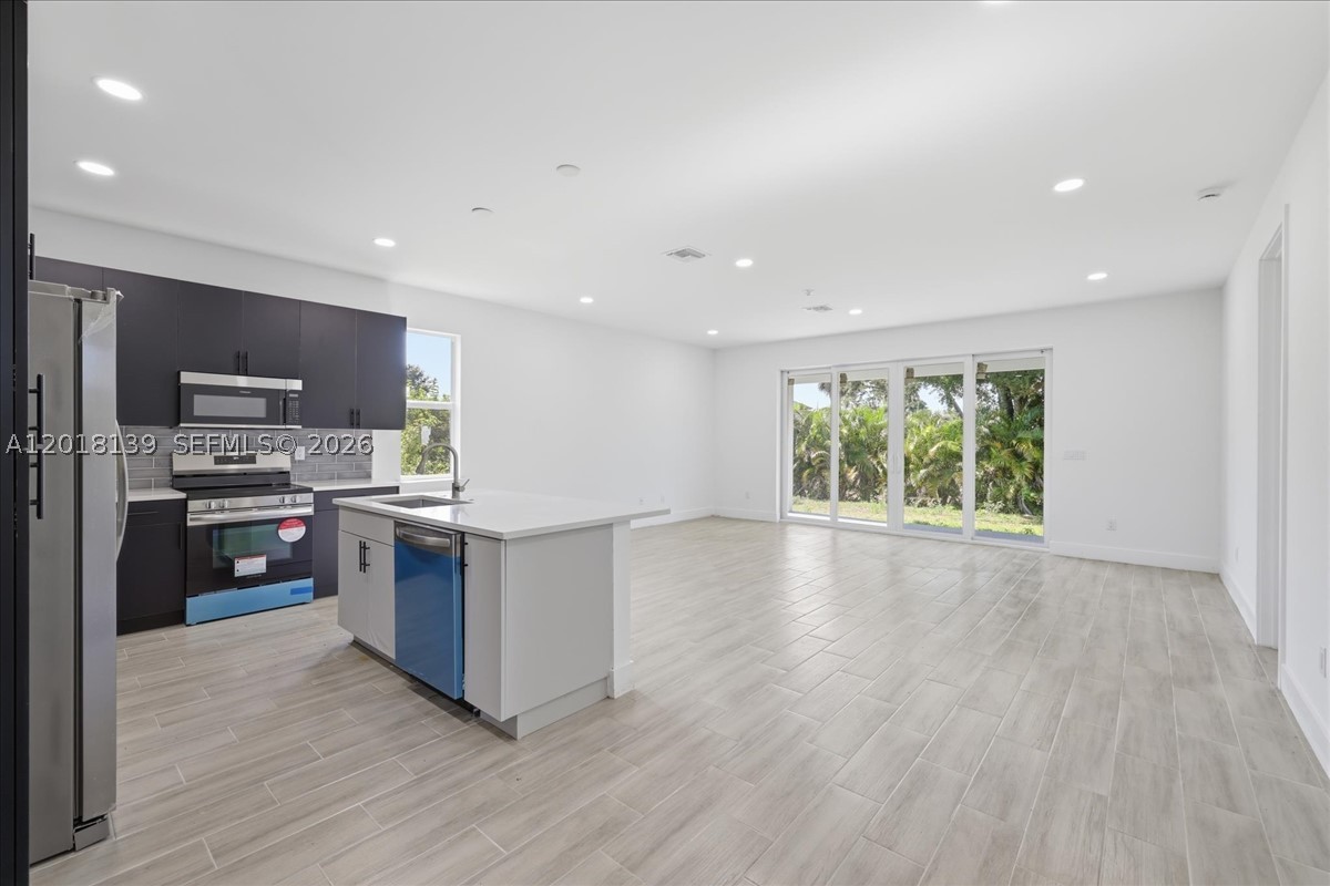 ROTONDA LAKES - Residential