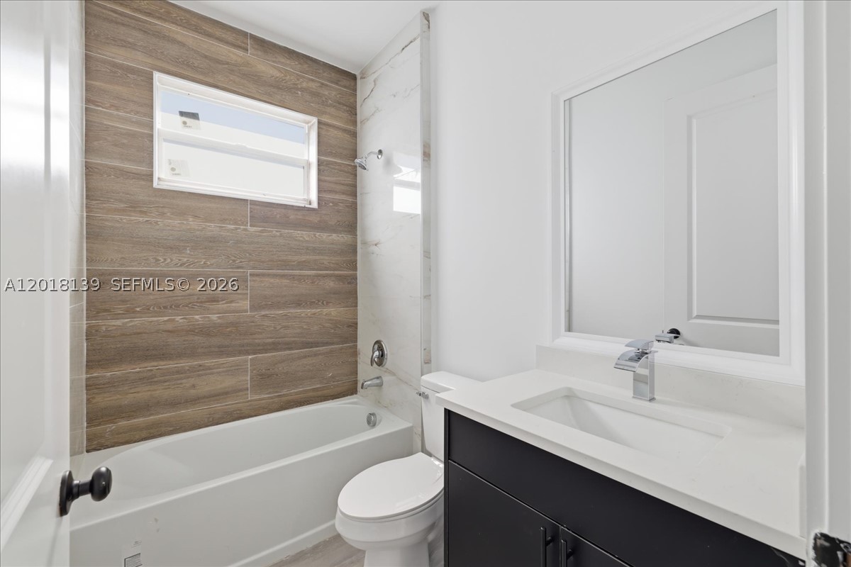 ROTONDA LAKES - Residential