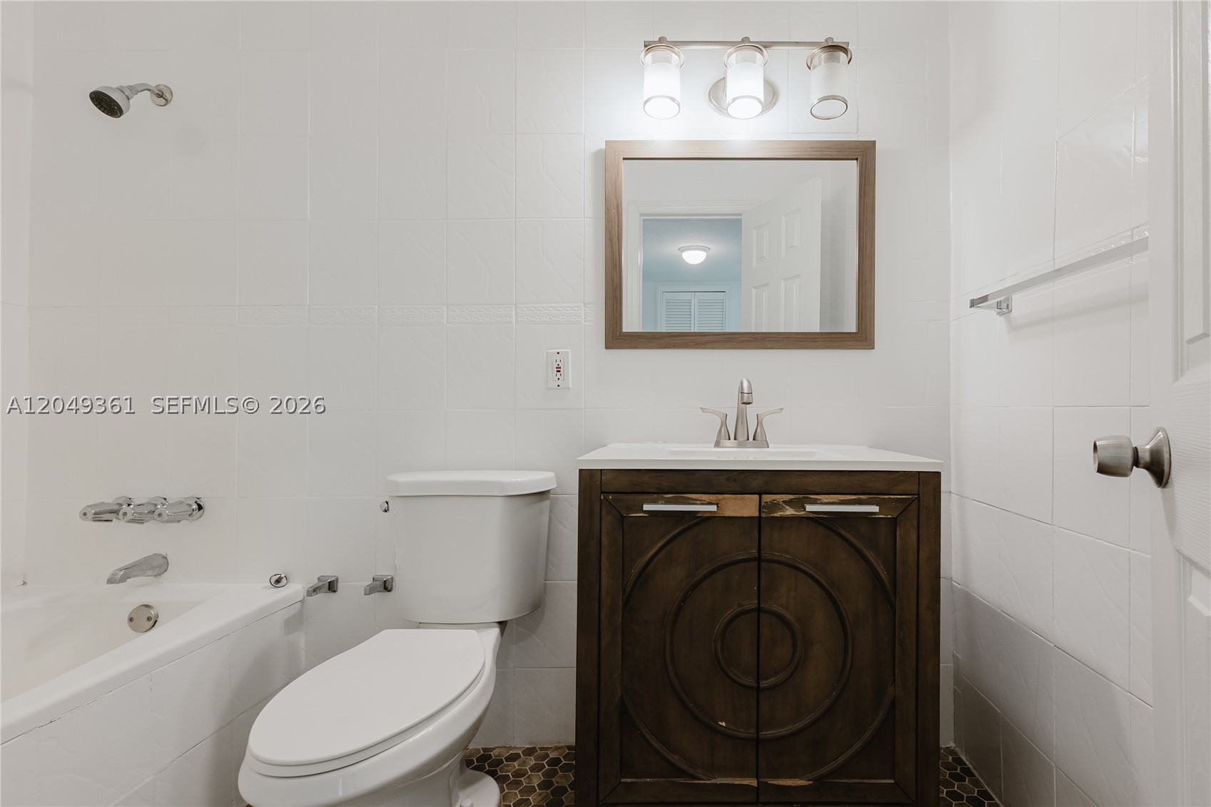 THIRD AMEND PLAT OF PORTI - Residential Lease