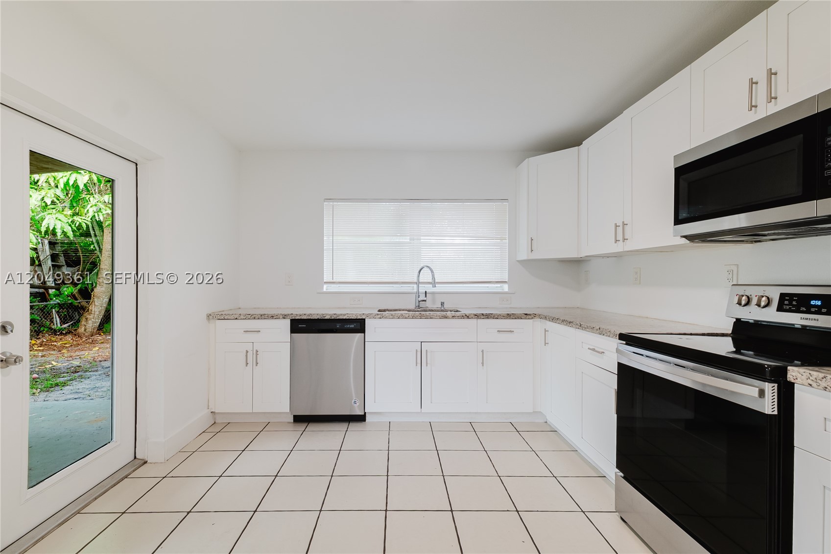 THIRD AMEND PLAT OF PORTI - Residential Lease